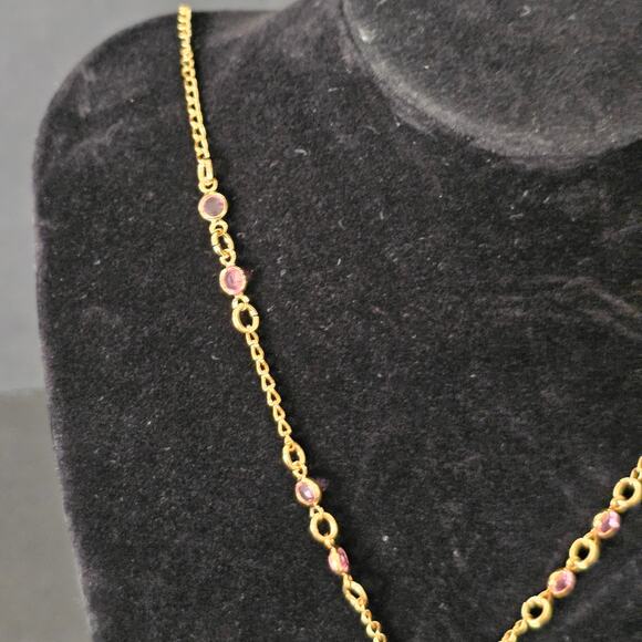 Avon Gold Tone Necklace w/Pink Stones & a Teardrop Pendant w/ Box 9.5" - Picture 2 of 6